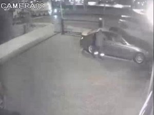 Tuzla Ve Kartal’da Lüks Otomobillere Dadanan Konsol Hırsızları Kamerada