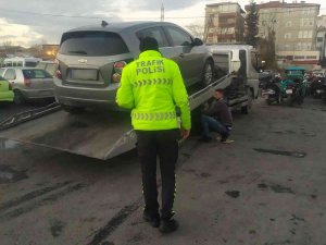 Direksiyon Sınavını Geçemeyince Ehliyetsiz Araç Kullanıp Drift Atan Şahıs Yakalandı