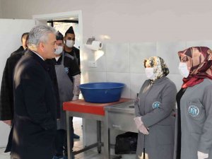 İ̇htiyaç Sahibi 120 Haneye Sıcak Yemek Dağıtılıyor