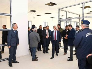 Vali Ergün Yeni Eşme Hükümet Konağı İnşaatını İnceledi