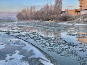 Ağrı’da Hava Sıcaklığı Eksi 6’ya Düştü