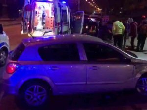 Otomobilin Çarptığı Motosiklet Sürücüsü Yaralandı