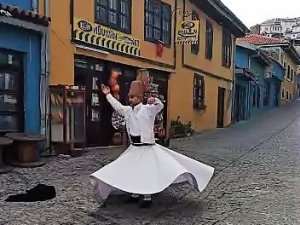 Semazenler Tarihi Sokakta Döndü