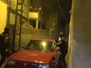 Babasının Otomobiliyle Kaçarken Kaza Yaptı, Ehliyetsiz Yakalandı