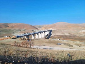 Tunceli’de 4 İlçeyi Birbirine Bağlayan Köprü Bitmek Üzere