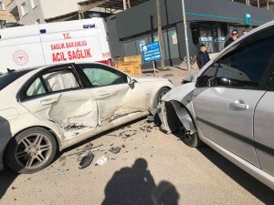 Bilecik’te Yaşanan Trafik Kazasında 3 Kişi Yaralandı