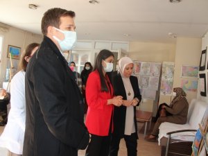 Evliya Çelebi Hastanesi’nde Hemodiyaliz Hastaları Resim Sergisi