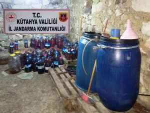 Kütahya’da Bin 76 Litre El Yapımı Kaçak İçki Ele Geçirildi