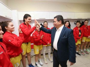 Tütüncü’den Kız Basketbol Takımına Destek Sözü