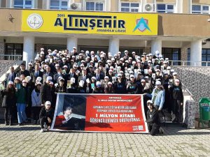 Kitaplar Kütüphane Raflarından İniyor