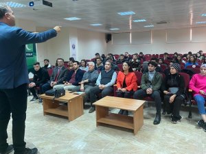 Yüksekokul Öğrencilerine Pazarlama Ve Reklam Semineri