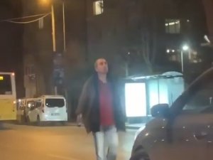 Ataşehir’de Alkollü Vatandaş Araçların Üzerine Yürüdü, Yolu Kesti