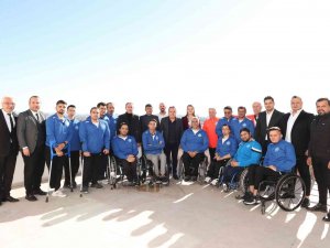 Başkan Böcek Tekerlekli Basketbol Takımı İle Buluştu