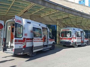 Siirt’te Minibüs Şarampole Yuvarlandı: 2 Yaralı