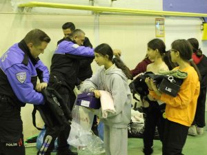 Kırklareli’nde Kız Öğrencilere Yönelik Çim Hokey Kursu Açıldı