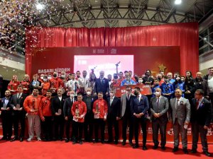 Bursa’da Sporun Yıldızlarına Ödül Yağmuru