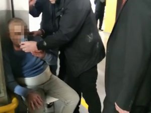 Tezgahı Elinden Alınan Simitçi, İ̇bb Binası Önünde Kendini Yakmaya Çalıştı