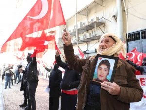Hdp Binasında "Ölürüm Türkiye’m" Şarkısı Çalındı