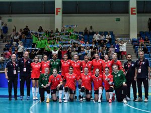 Mavi Kelebekler’in Hedefi İki Kulvarda Da Şampiyonluk