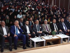 Esenler’de İ̇stanbul Liseler Arası Münazara Yarışmasında Final Heyecanı