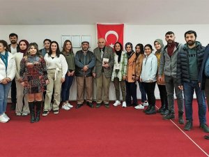Öğrenciler, Türkiye’nin İlk Ve Tek Sokak Tipi Huzur Evini Ziyaret Etti