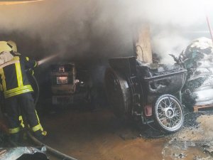 Manisa’da Yangın: Ev Ve Avlusu Küle Döndü