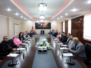 Ai̇çü Rektörü Prof. Dr. Karabulut, Başarılı Projeler Üreten Personellere Teşekkür Belgesi Verdi