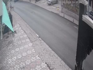 Başıboş Köpeklerin Saldırdığı Vatandaşın Yaşadığı Dehşet Kamerada