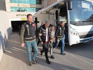 Antalya’da Aranan 92 Şahıs Yakalandı
