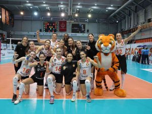 Eczacıbaşı Yılı Galibiyetle Noktaladı