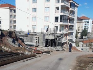 Asansör Boşluğuna Düşen İşçi Yaralandı