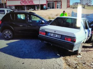 Besni’de Ki Zincirleme Kazada 1 Kişi Yaralandı