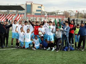 Van Büyükşehir Belediyespor, U-16 Yerel Ligi Şampiyonu Oldu