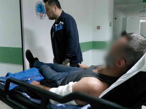 Kavgayı Ayırırken Bıçaklandı