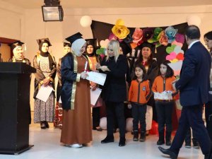 Veliler Kep Attı, Cüppe Giydi