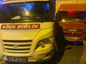 Kamyon İle Çarpışan Minibüste Sıkışan Şoför, İtfaiye Tarafından Kurtarıldı
