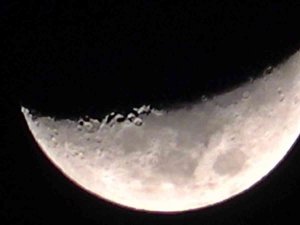 Yüksekova’da Kartpostallık ’Yarım Ay’ Manzarası