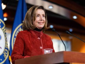 Nancy Pelosi’nin Eşine Saldıran Zanlı Suçlamaları Reddetti