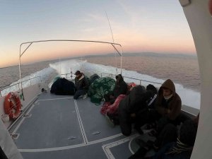 İ̇zmir’de 17 Göçmen Kurtarıldı