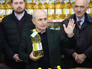 Büyükçekmece’de 8 Ton Ayçiçek Yağı Vatandaşlara Dağıtılıyor