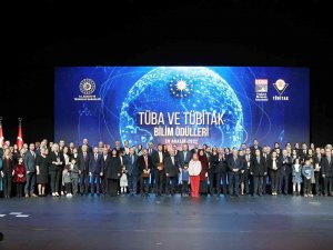 Erü Öğretim Üyeleri Tüba Bilim Ödüllerini Aldı