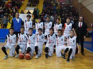 Yıldız Erkekler Basketbolda Nazmiye Demirel Şampiyon