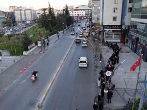 İ̇stanbul’da Sgk Önünde Eyt Kuyruğu