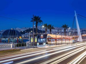 İ̇zmir Büyükşehir Belediyesi Yılbaşı Gecesine Hazır