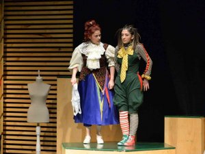 Çocuklar ’Kostüm Odasını’ Çok Sevdi