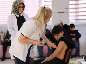 Sensör Takılan Şeker Hastası Çocuklar Parmaklarının Delinmesinden Kurtuldu