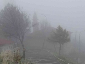 Kütahya’da Yoğun Sis, Görüş Mesafesi Yer Yer 30 Metreye Kadar Düştü