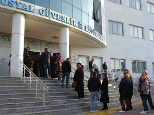 Çanakkale’de Sgk Önünde Eyt Kuyruğu Oluştu