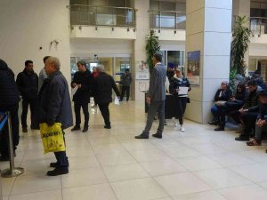 Muğla’da Eyt’liler Sabahın İlk Saatlerinde Soluğu Sgk’da Aldı