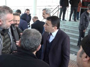 Eyt Müjdesi Sonrası Sgk Önünde Uzun Kuyruklar Oluştu